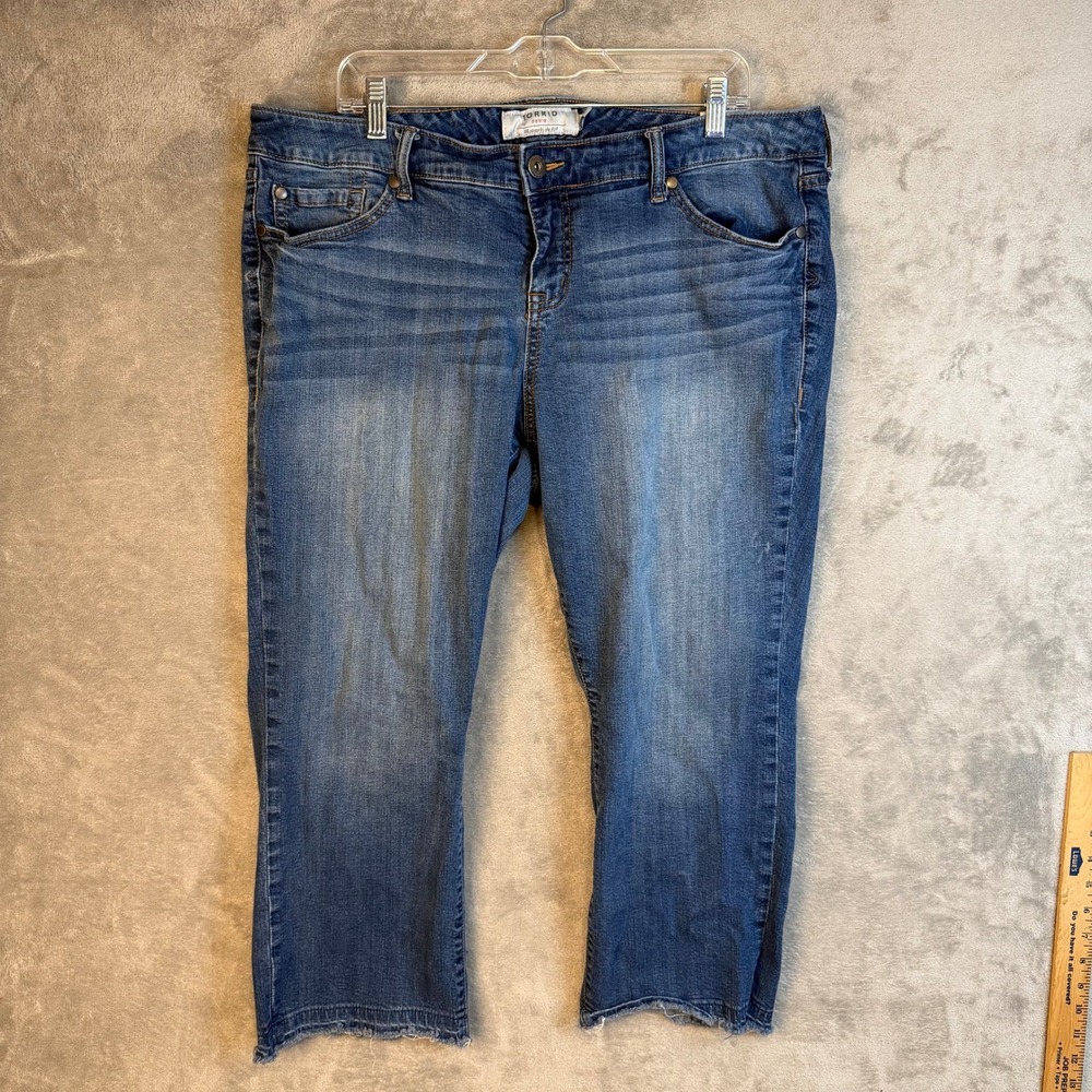 Torrid Jeans Women 18 Cropped Blue Raw Hem EUC